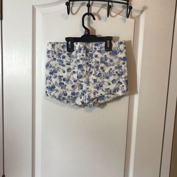 NWT H&M Divided Shorts White Blue Flower Size 4 - Picture 5 of 10